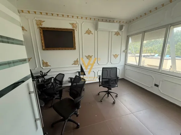 Tirane, jepet me qera zyre Kati 5, 240 m² 2.300 € (FERIT XHAJKO)