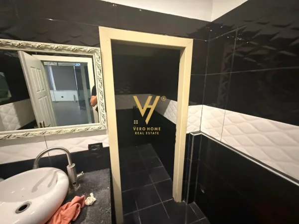 Tirane, jepet me qera zyre Kati 5, 240 m² 2.300 € (FERIT XHAJKO)