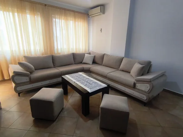 Tirane, jepet me qera apartament 2+1 Kati 4, 90 m² 450 € (YZBERISHT)