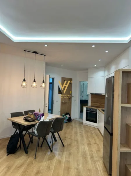 Tirane, jepet me qera apartament 1+1+Ballkon Kati 1, 70 m² 670 € (QENDER)