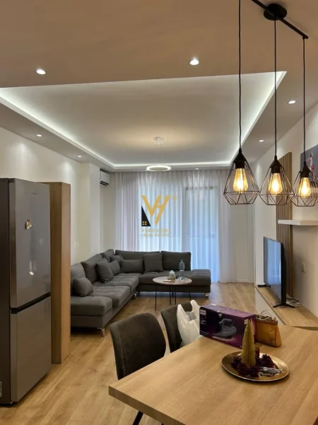 Tirane, jepet me qera apartament 1+1+Ballkon Kati 1, 70 m² 670 € (QENDER)