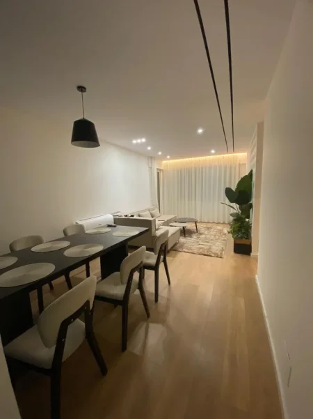 Tirane, jepet me qera apartament 3+1 Kati 2, 132 m² 1.100 € (Liqeni i Thate)