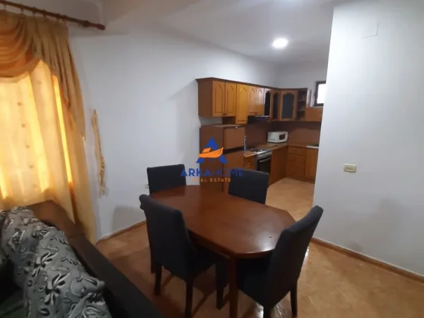 Tirane, jepet me qera vile  1+1 Kati 0, 100 m²  " 5 maji "400 €