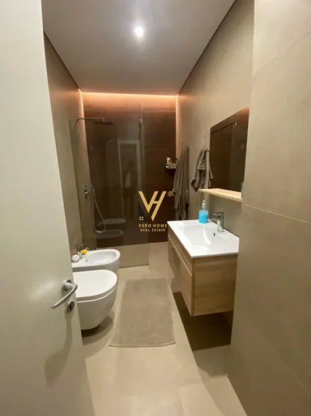 Tirane, jepet me qera apartament 3+1+Ballkon Kati 2, 132 m² 1.100 € (LIQENI I THATE)