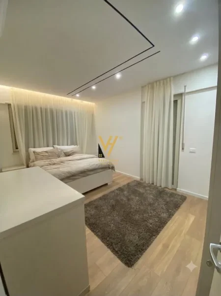 Tirane, jepet me qera apartament 3+1+Ballkon Kati 2, 132 m² 1.100 € (LIQENI I THATE)