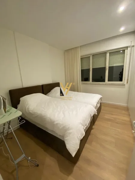 Tirane, jepet me qera apartament 3+1+Ballkon Kati 2, 132 m² 1.100 € (LIQENI I THATE)