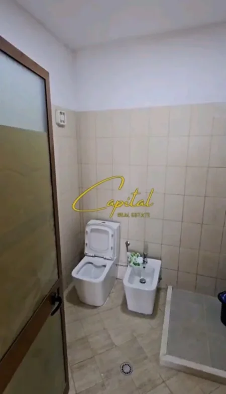 Tirane, jepet me qera apartament 2+1 Kati 3, 95 m² 450 € (VILAT GJERMANE)