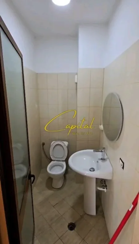 Tirane, jepet me qera apartament 2+1 Kati 3, 95 m² 450 € (VILAT GJERMANE)