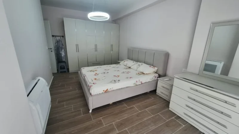 Tirane, jepet me qera apartament 2+1 Kati 2, 89 m² 550 € (Rrethrrotullimi i 5 Majit)