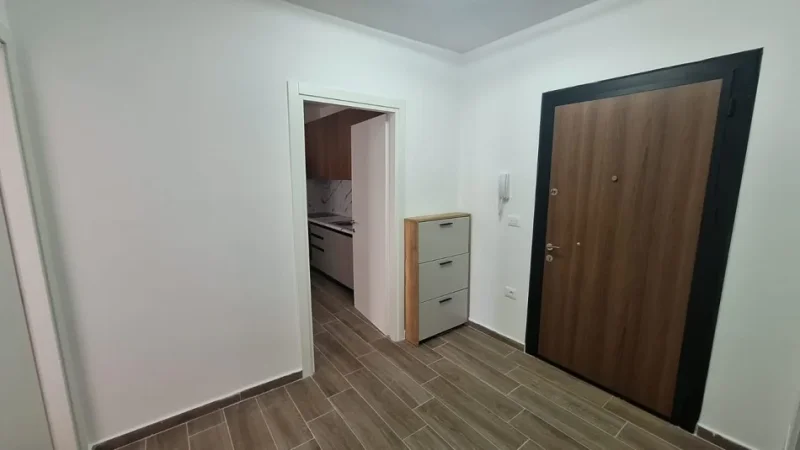 Tirane, jepet me qera apartament 2+1 Kati 2, 89 m² 550 € (Rrethrrotullimi i 5 Majit)