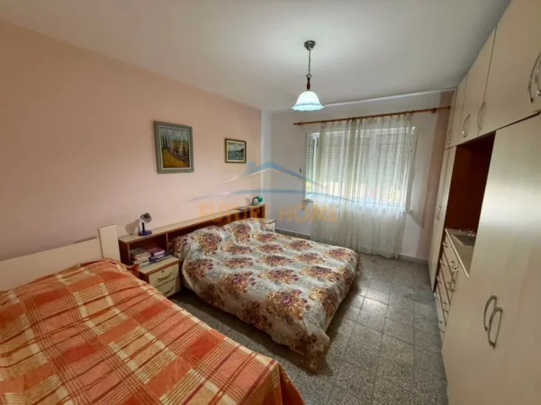 Tirane, jepet me qera apartament 2+1+Ballkon Kati 2, 95 m² 520 € (Rruga e Kavajes)