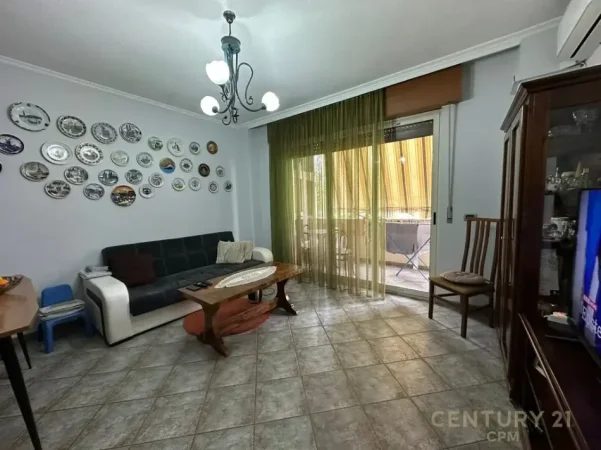 Tirane, jepet me qera apartament 2+1 Kati 3, 90 m² 650 € (Rruga e Kavajes)