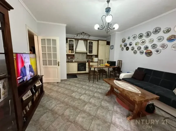 Tirane, jepet me qera apartament 2+1 Kati 3, 90 m² 650 € (Rruga e Kavajes)