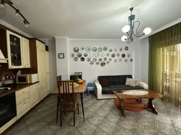 Tirane, jepet me qera apartament 2+1 Kati 3, 90 m² 650 € (Rruga e Kavajes)