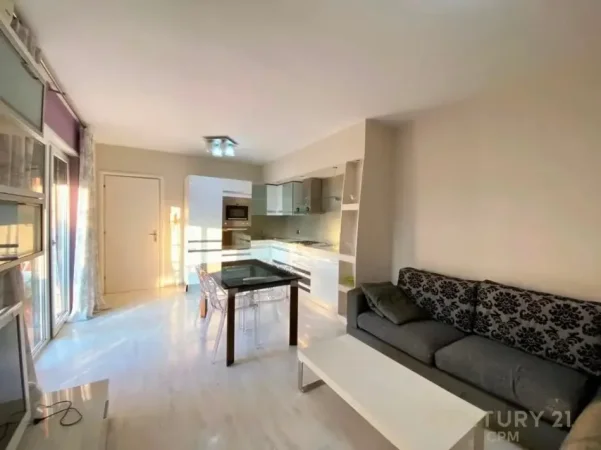 Tirane, jepet me qera apartament 1+1 Kati 8, 78 m² 600 € (Brryli)