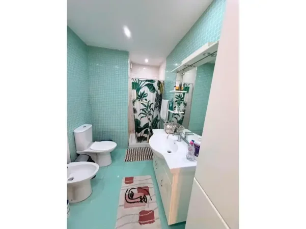 Tirane, jepet me qera apartament 1+1 Kati 8, 78 m² 600 € (Brryli)