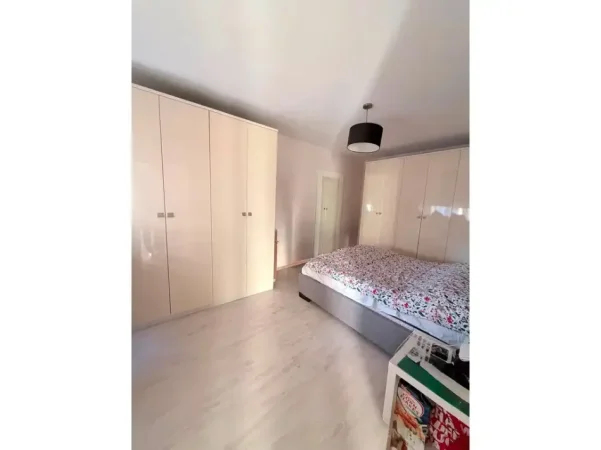 Tirane, jepet me qera apartament 1+1 Kati 8, 78 m² 600 € (Brryli)