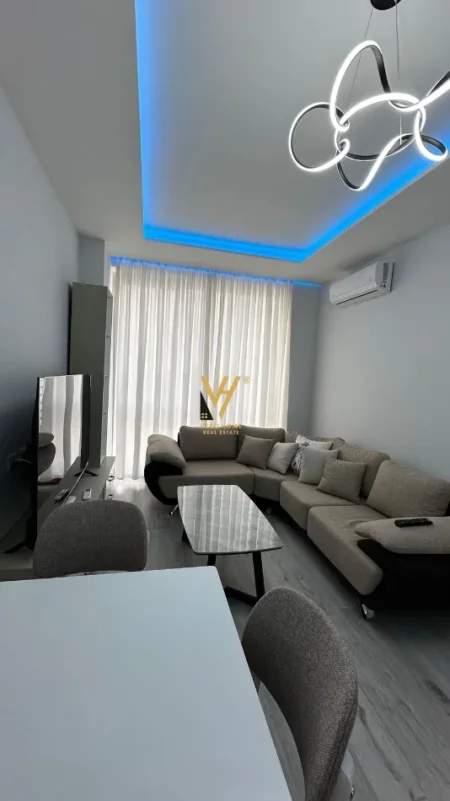 Tirane, jepet me qera apartament 1+1+Ballkon Kati 10, 60 m² 700 € (SHKOLLA E KUQE)