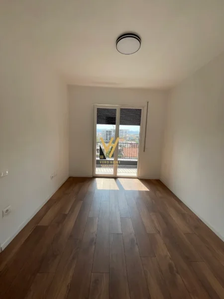 Tirane, jepet me qera apartament 1+1+Ballkon Kati 5, 100 m² 470 € (PASKUQAN)