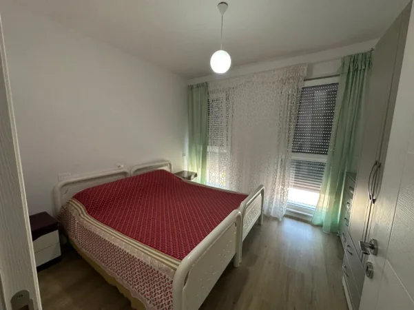 Tirane, jepet me qera apartament 1+1+Ballkon Kati 7, 65 m² 500 € (Xhamlliku)