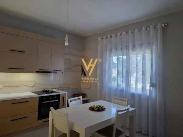 Tirane, jepet me qera Vile Vile 3 Katshe , 470 m² 1.000 € (BALDUSHK)