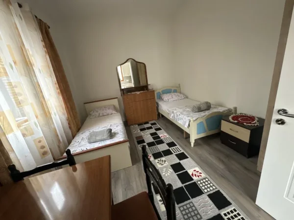 Tirane, jepet me qera Vile 1+1 Kati 2, 40 m² 450 € (rruga at zef pellumbi)