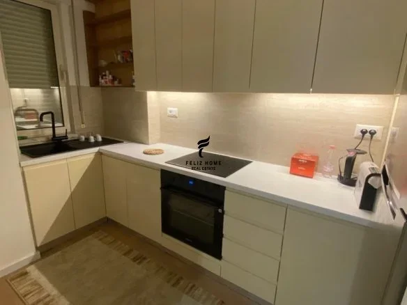 Tirane, jepet me qera apartament 3+1+Ballkon Kati 2, 132 m² 1.100 € (LIQENI THATE)