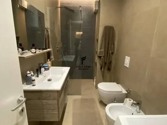 Tirane, jepet me qera apartament 3+1+Ballkon Kati 2, 132 m² 1.100 € (LIQENI THATE)