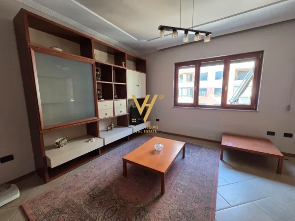 Tirane, jepet me qera apartament 1+1+Ballkon Kati 5, 100 m² 670 € (KOMUNA E PARISIT)