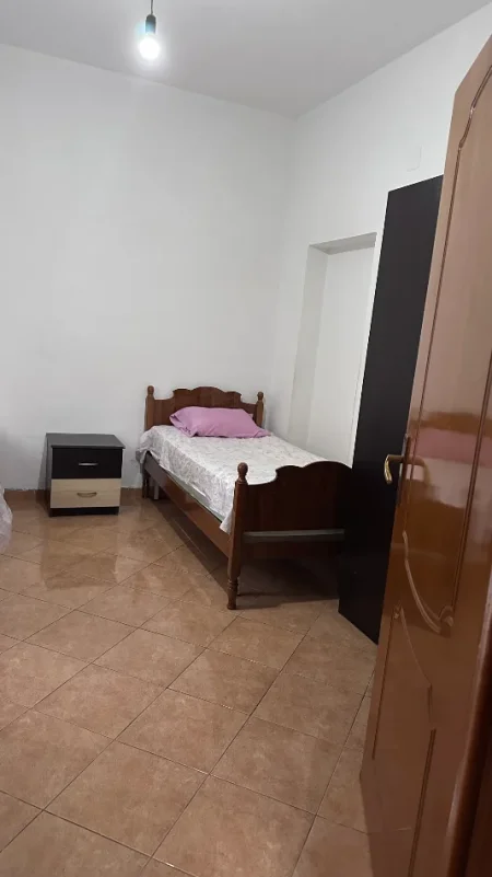 Tirane, jepet me qera shtepi Kati 1, 400 € (rruga at zef pellumbi)
