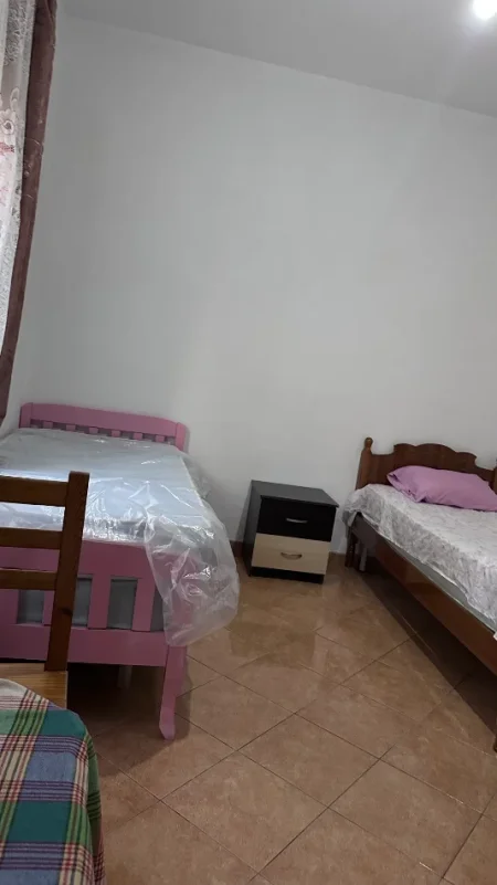 Tirane, jepet me qera shtepi Kati 1, 400 € (rruga at zef pellumbi)
