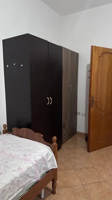 Tirane, jepet me qera shtepi Kati 1, 400 € (rruga at zef pellumbi)