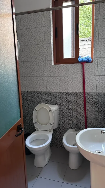 Tirane, jepet me qera shtepi Kati 1, 400 € (rruga at zef pellumbi)