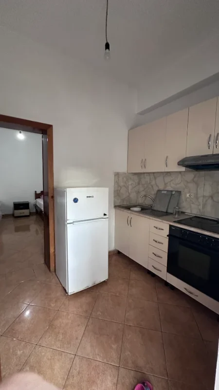 Tirane, jepet me qera shtepi Kati 1, 400 € (rruga at zef pellumbi)