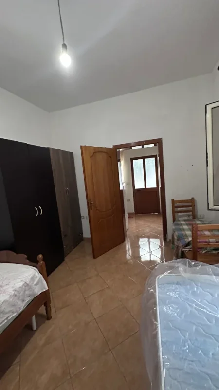 Tirane, jepet me qera shtepi Kati 1, 400 € (rruga at zef pellumbi)