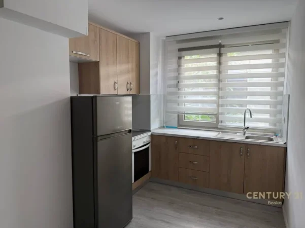 Tirane, jepet me qera apartament 1+1 Kati 1, 63 m² 430 € (Prane Spitalit Ushtarak)