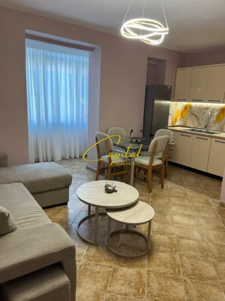 Tirane, jepet me qera apartament 1+1 Kati 3, 60 m² 450 € (XHAMLLIKU)
