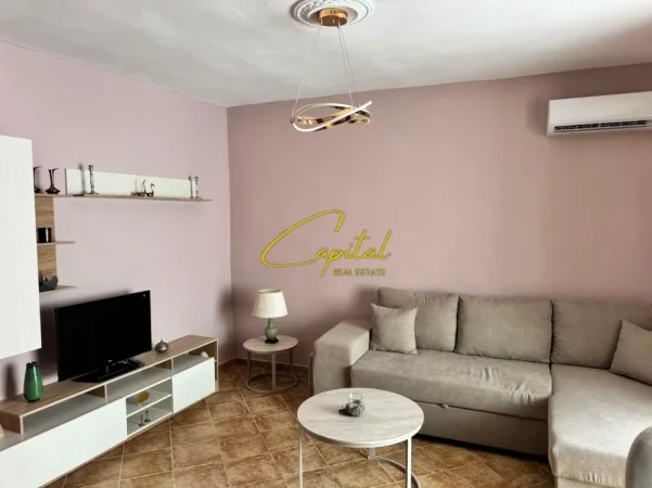 Tirane, jepet me qera apartament 1+1 Kati 3, 60 m² 450 € (XHAMLLIKU)