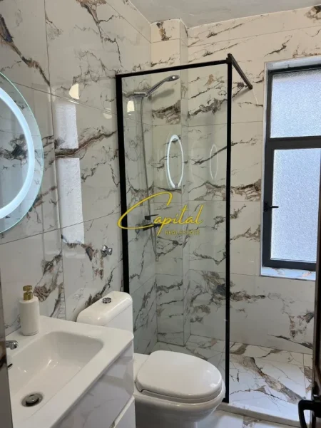 Tirane, jepet me qera apartament 1+1 Kati 3, 60 m² 450 € (XHAMLLIKU)