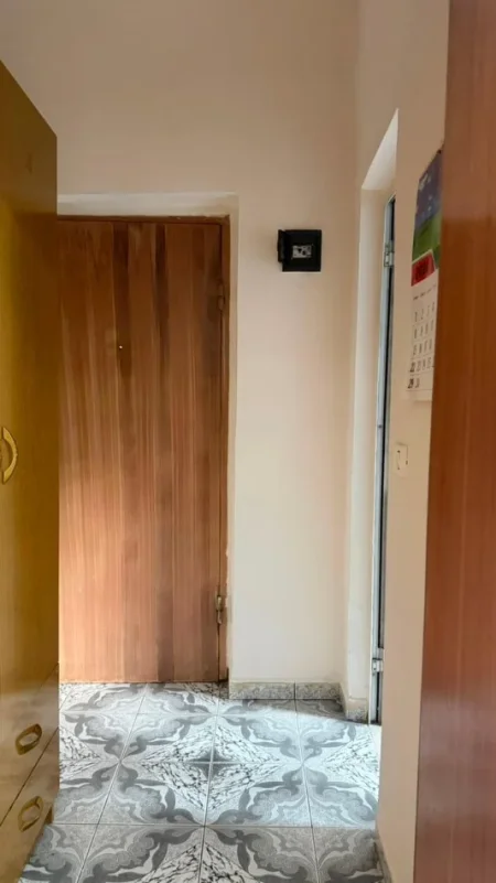 Tirane, jepet me qera apartament 1+1 Kati 4, 40 m² 380 € (Myslym Shyri prane Rozafes)