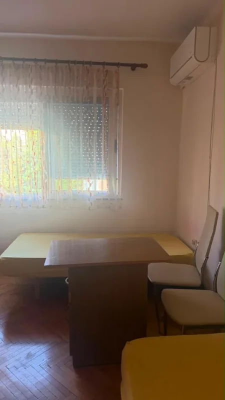 Tirane, jepet me qera apartament 1+1 Kati 4, 40 m² 380 € (Myslym Shyri prane Rozafes)