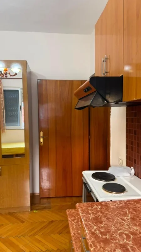 Tirane, jepet me qera apartament 1+1 Kati 4, 40 m² 380 € (Myslym Shyri prane Rozafes)