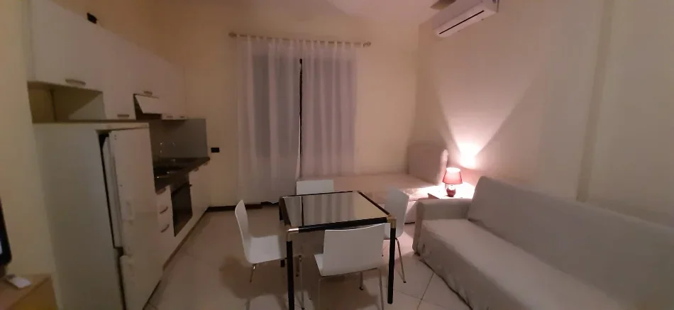 Tirane, jepet me qera garsonier 1+1 Kati 1, 45 m² 300 € (Kinostudio)