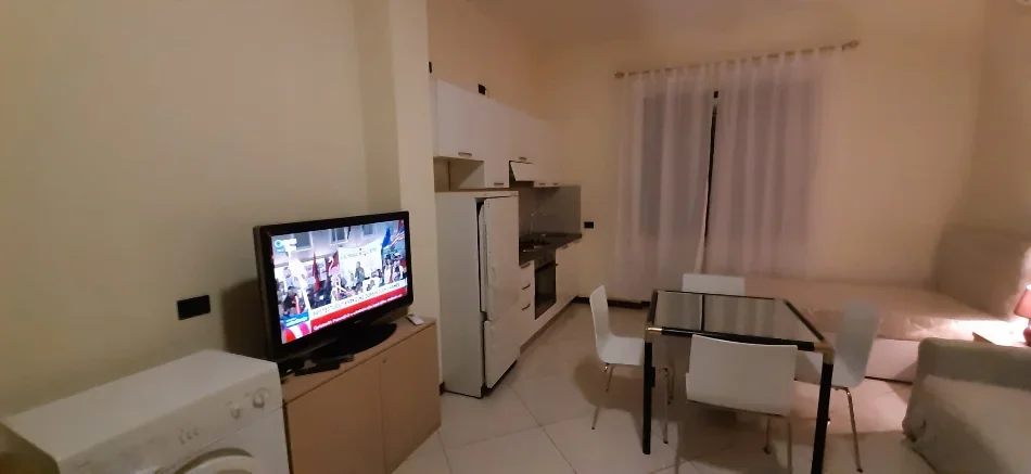 Tirane, jepet me qera garsonier 1+1 Kati 1, 45 m² 300 € (Kinostudio)