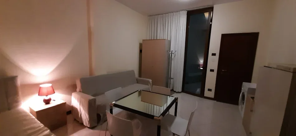 Tirane, jepet me qera garsonier 1+1 Kati 1, 45 m² 300 € (Kinostudio)