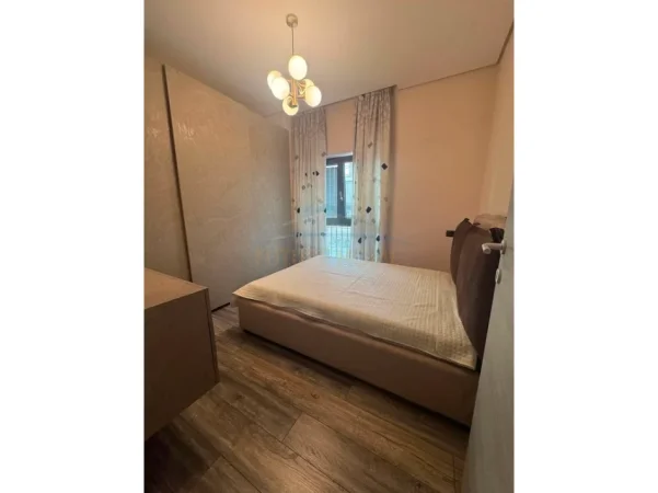 Qera, Apartament 2+1 + Post Parkimi, Bulevardi Zhan D'Ark, Tirane  75,000 Lekë 0696069906