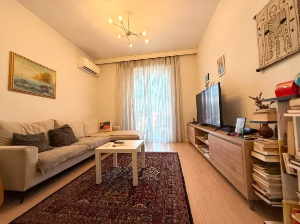 Tirane, jepet me qera apartament 1+1 , 65 m² 600 € 