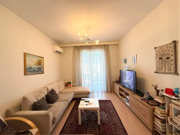 Tirane, jepet me qera apartament 1+1 , 65 m² 600 € 