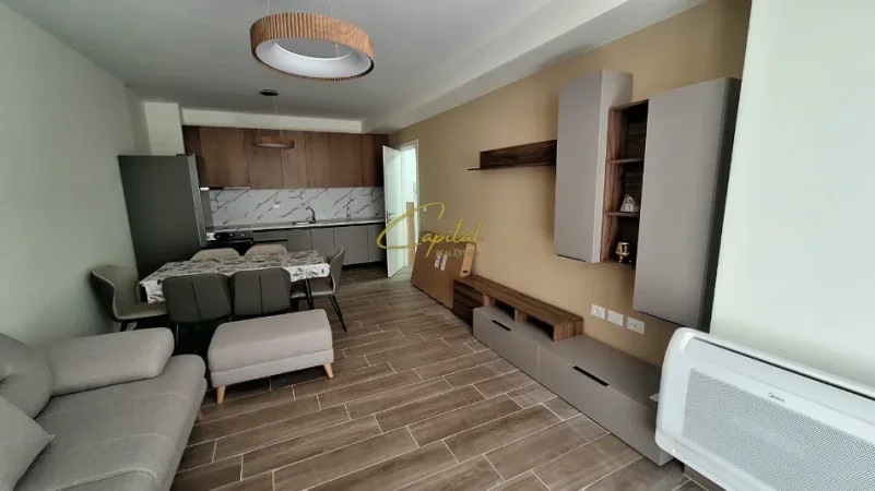 Tirane, jepet me qera apartament 2+1 Kati 2, 89 m² 550 € (5 MAJI)