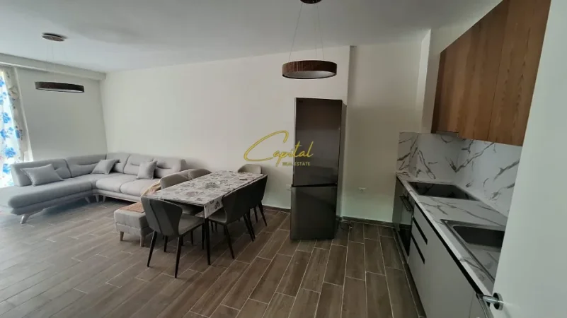 Tirane, jepet me qera apartament 2+1 Kati 2, 89 m² 550 € (5 MAJI)